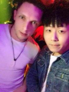 同帅哥生活照侧脸,侧颜杀！揭秘同帅哥的迷人侧脸魅力